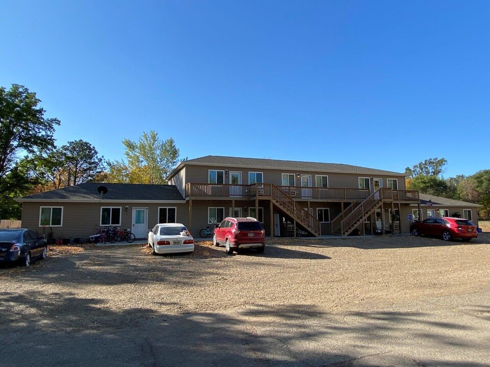 Chase Street Apartments in De Smet, SD - Building Photo