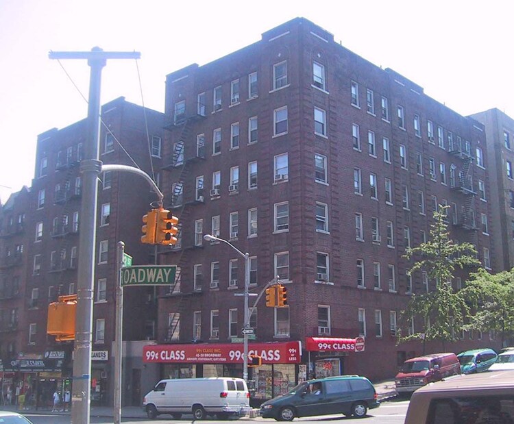 4520-4524 Broadway in New York, NY - Building Photo