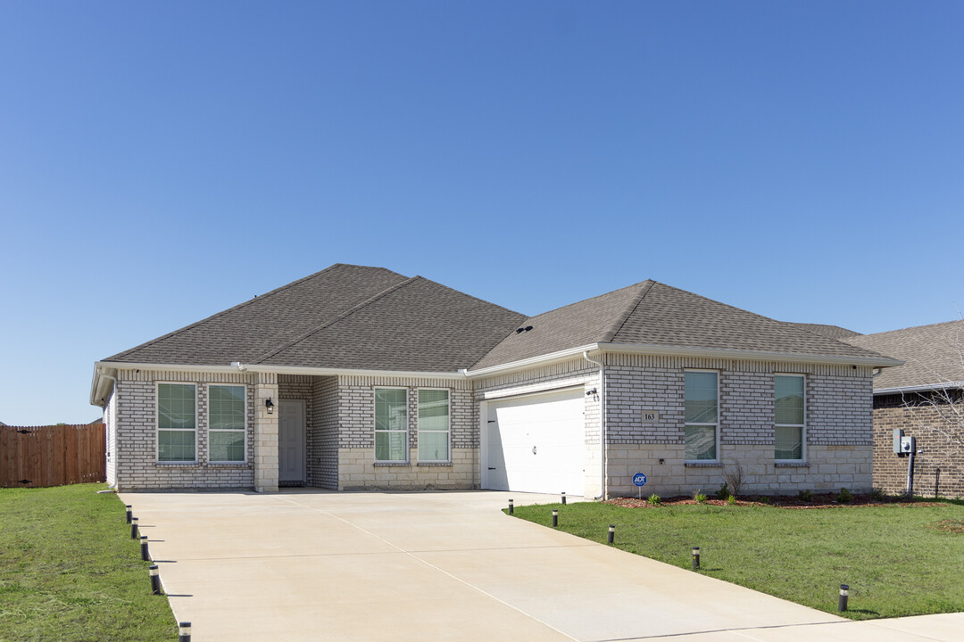 1446 Ponderosa Dr in Waxahachie, TX - Building Photo