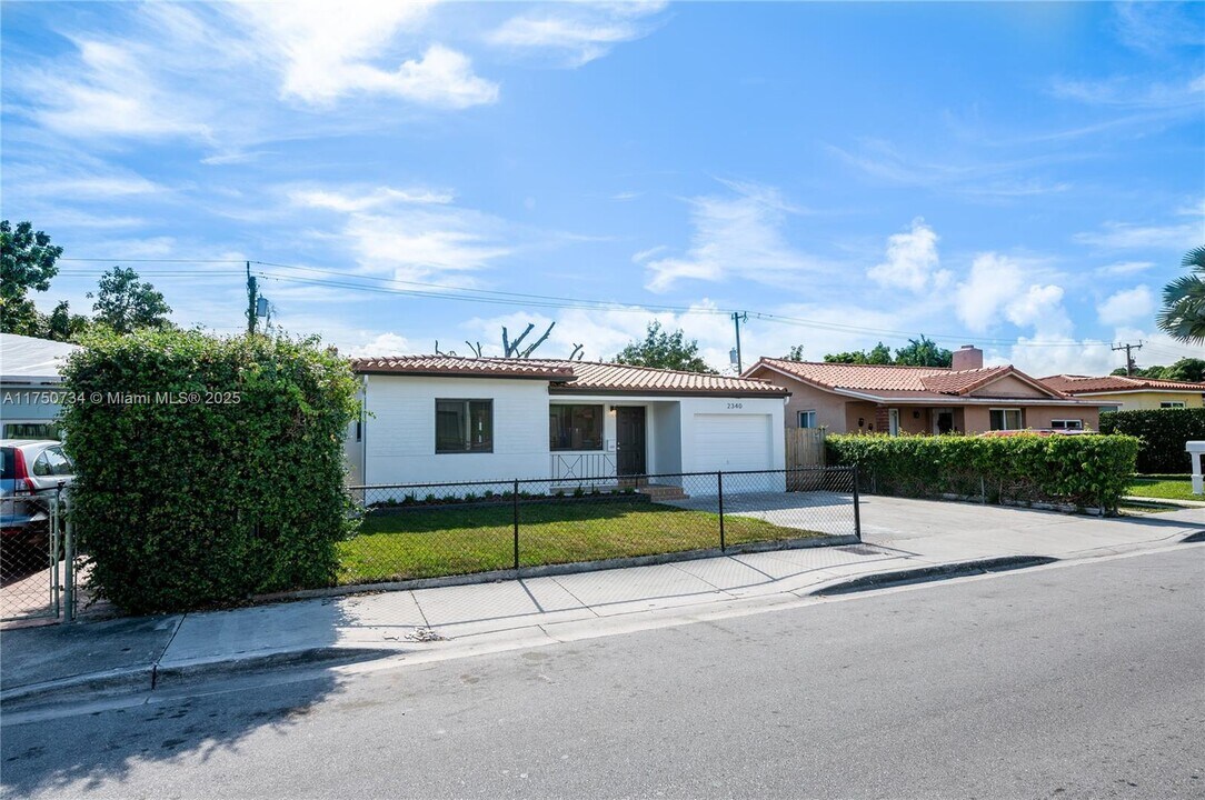 2340 SW 16th St in Miami, FL - Building Photo