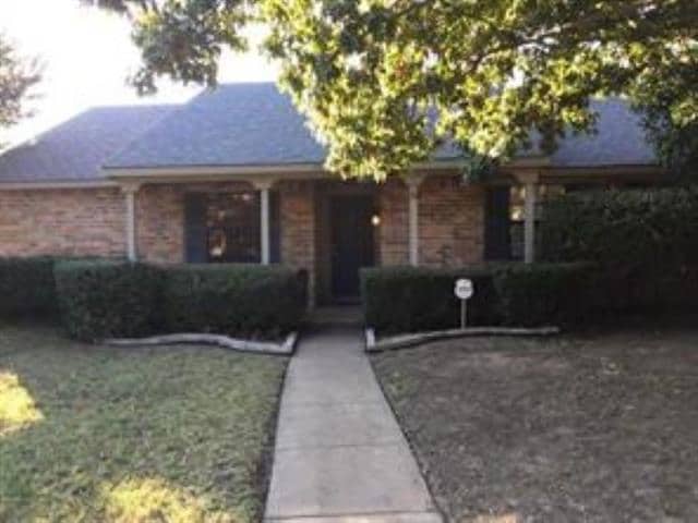 property at 7909 Sloan Cir