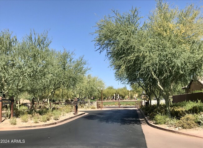 9260 E Desert Village Dr in Scottsdale, AZ - Building Photo - Building Photo