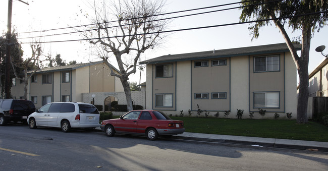 Bay Village Apartments in Costa Mesa, CA - Building Photo - Building Photo