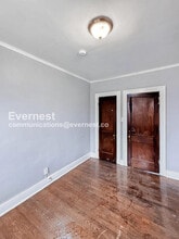 9351 Woodside St, Unit 3 in Detroit, MI - Foto de edificio - Building Photo