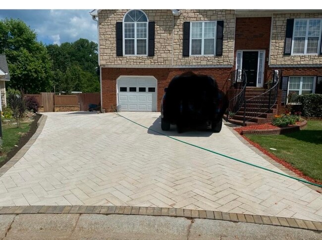property at 5004 Rose Ct SE