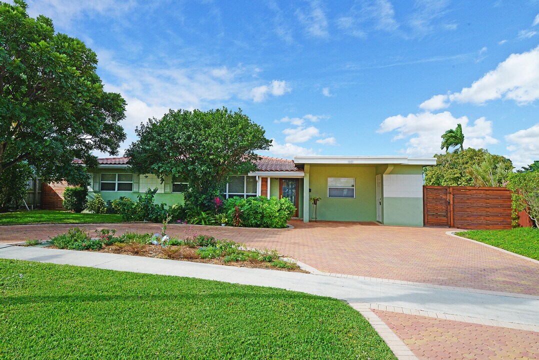 1001 SE 5th Ave in Pompano Beach, FL - Building Photo