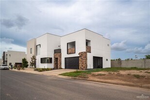 35 N 11th St in McAllen, TX - Building Photo