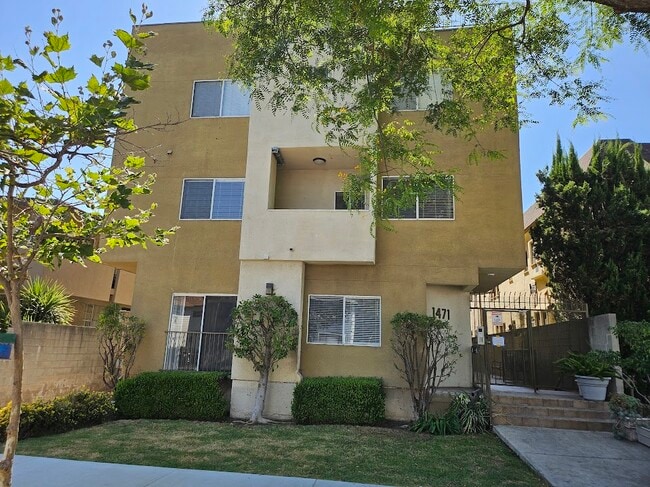 1471 S Wooster St, Unit 5 in Los Angeles, CA - Building Photo - Building Photo