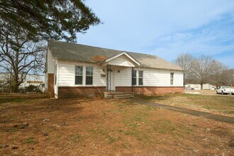 114 Carlton St in Martin, TN - Building Photo - Building Photo