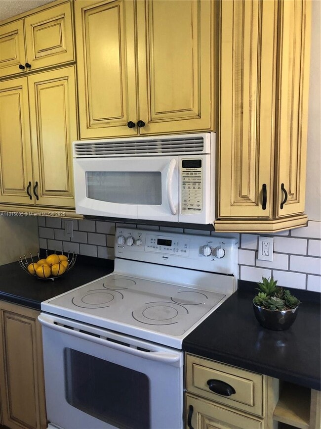 property at 1733 Mayo St