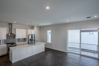 Elysian Heights in Dallas, TX - Building Photo - Interior Photo