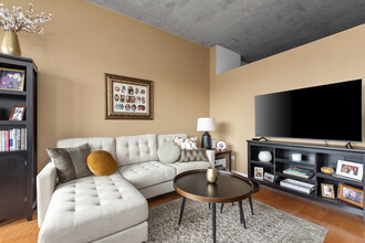 1000 N Kingsbury St in Chicago, IL - Building Photo - Building Photo