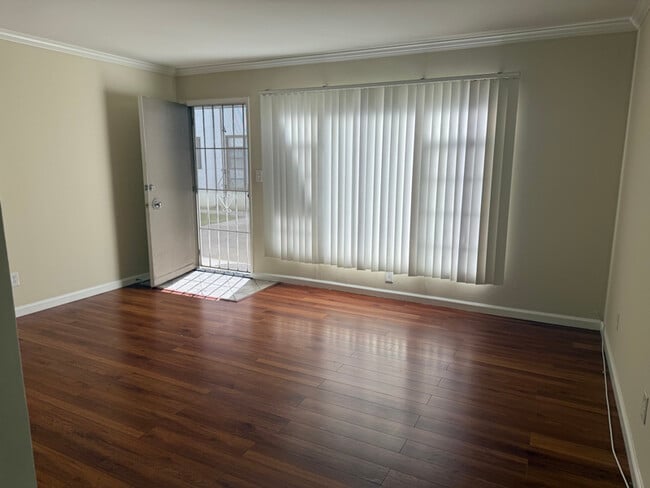10970 Bluffside Dr in Los Angeles, CA - Building Photo - Building Photo