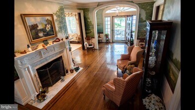 605 Bank Ave in Riverton, NJ - Foto de edificio - Building Photo