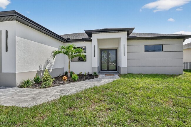 3531 NE 17th Ave in Cape Coral, FL - Foto de edificio - Building Photo