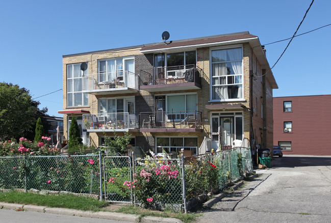 14-16 Elway Ct in Toronto, ON - Building Photo - Primary Photo