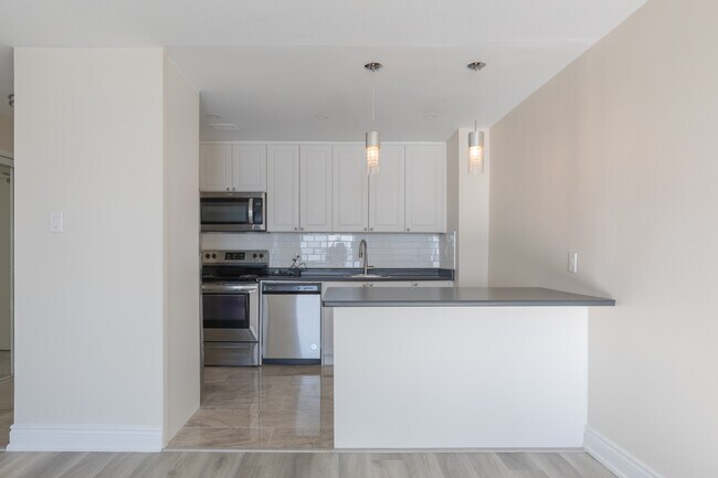 The Mariner in Oakville, ON - Building Photo - Building Photo