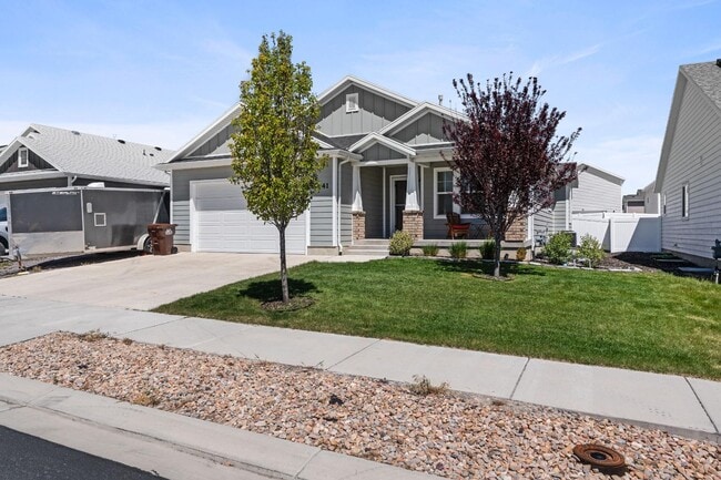 1841 E Magnolia Cir in Eagle Mountain, UT - Building Photo - Building Photo