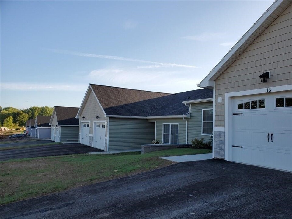 170 Heartwood Ln in Bloomfield, NY - Building Photo