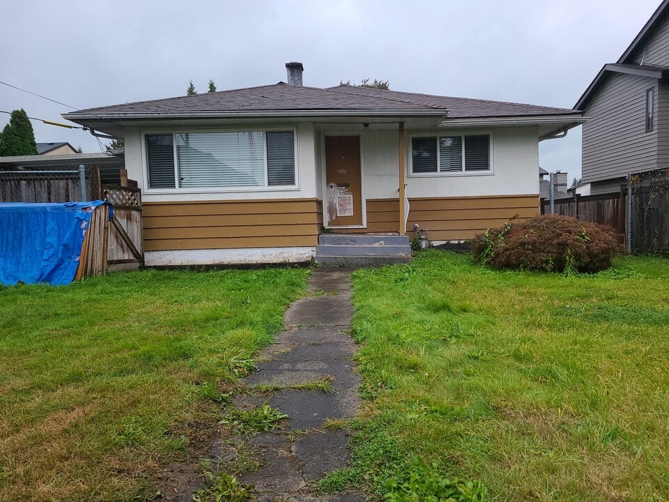 12147-12222 222 St in Maple Ridge, BC - Building Photo