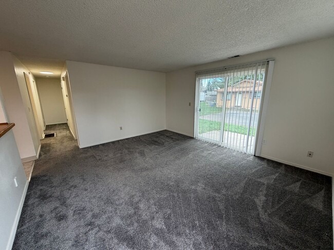 3039 Kane St in Klamath Falls, OR - Building Photo - Building Photo