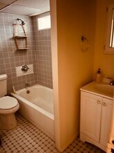 2462 Oceanside Rd, Unit 3 bedroom in Oceanside, NY - Building Photo - Building Photo