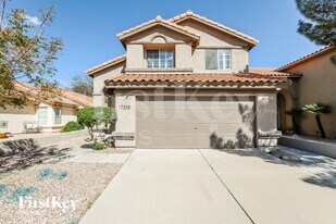 17235 N 46th Pl in Phoenix, AZ - Building Photo