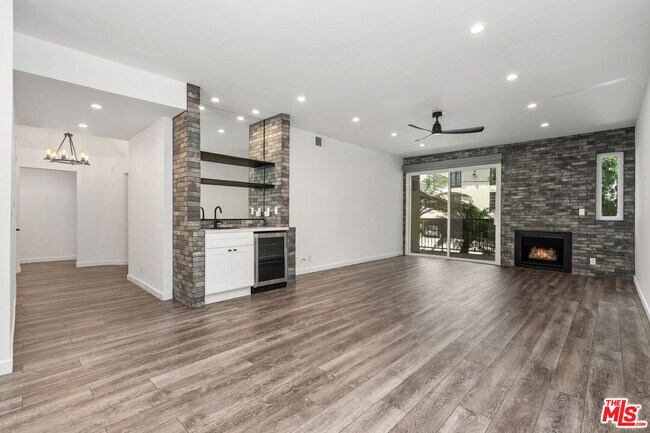 9000 Cynthia St in West Hollywood, CA - Building Photo - Building Photo