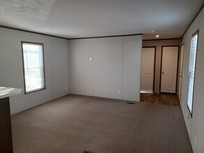 5200 Champagne Dr in Flint, MI - Building Photo - Building Photo