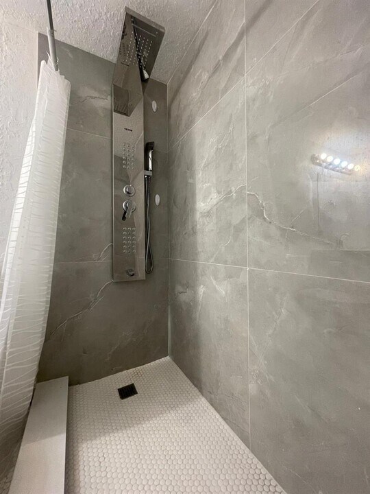 651 NW 42nd Ct, Unit 118 in Deerfield Beach, FL - Foto de edificio