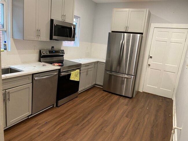 16 Woodcliff St, Unit 2 in Boston, MA - Building Photo - Building Photo