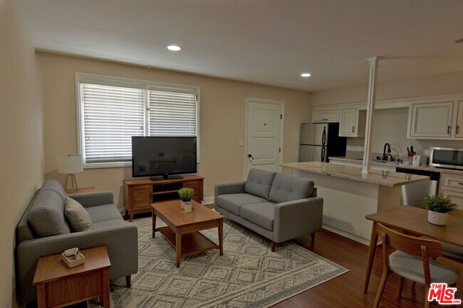 2646 Ellendale Pl in Los Angeles, CA - Building Photo - Building Photo