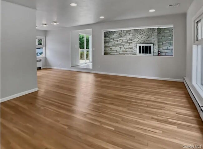 571 Richmond Rd in East Meadow, NY - Building Photo - Building Photo