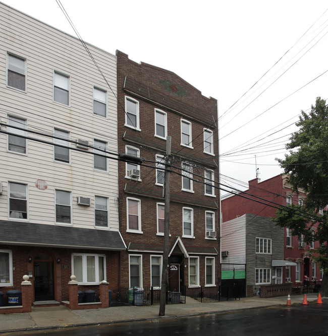 178 Frost St in Brooklyn, NY - Foto de edificio - Building Photo