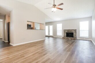 1517 Caplin Dr in Arlington, TX - Building Photo - Building Photo