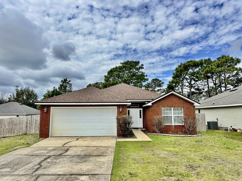 446 Chris Ln in Mary Esther, FL - Building Photo