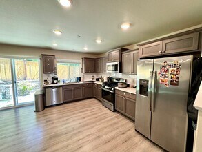 1126 Swan Loop in Dupont, WA - Building Photo - Building Photo