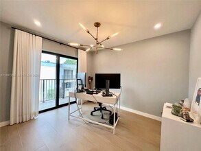 3220 W Trade Ave in Miami, FL - Building Photo - Building Photo