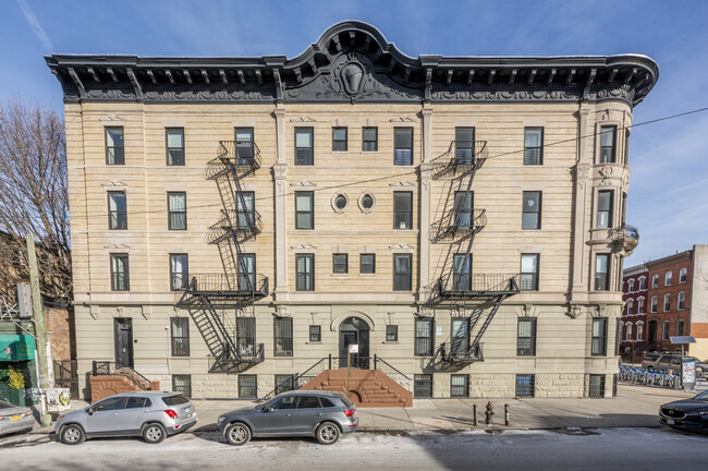 1 Macdonough St in Brooklyn, NY - Building Photo - Building Photo