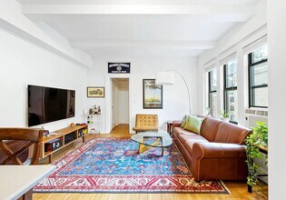 157 E 72nd St in New York, NY - Building Photo - Building Photo