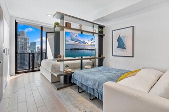 398 NE 5th St in Miami, FL - Foto de edificio - Building Photo