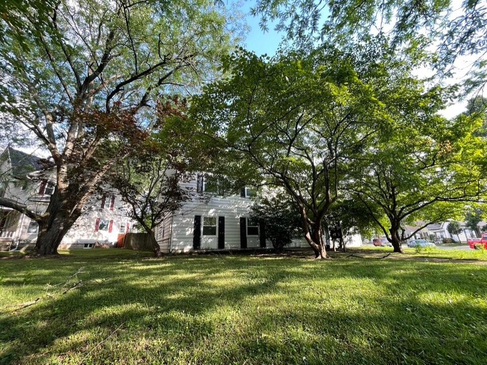 1701 Ohio St in Terre Haute, IN - Building Photo