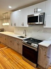 328 High St, Unit 2B in Burlington, NJ - Foto de edificio - Building Photo