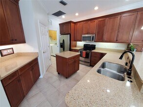 5262 Far Oak Cir in Sarasota, FL - Building Photo - Building Photo