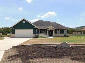 424 Shayla Ln in Canyon Lake, TX - Building Photo - Building Photo