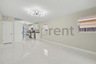 1650 Jackson St in Hollywood, FL - Foto de edificio - Building Photo