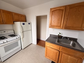 1649 Edison Ave, Unit 5E in Bronx, NY - Building Photo