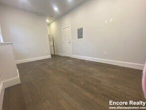 124 Peterborough St in Boston, MA - Foto de edificio - Building Photo