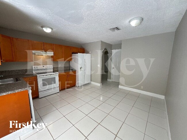 1389 SW 24th Ave in Fort Lauderdale, FL - Building Photo - Building Photo