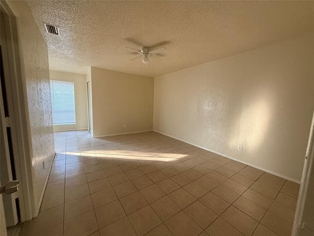 5005 Galaxie Rd in Garland, TX - Foto de edificio - Building Photo